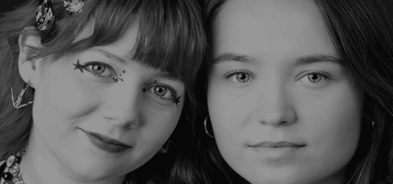 Bilde av forfatterne Maud Angelica Behn og Helena Stålnacke.